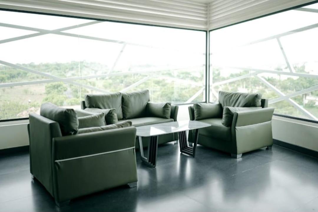 Atmosfera Bengaluru, India Aparthotel Luaran gambar